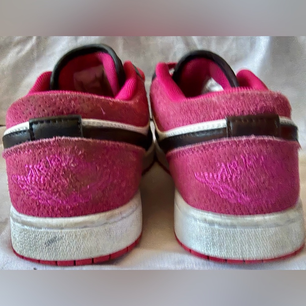 Jordan 1 Low Black/White/Active Fuchsia Size 8 Men's Good Condition - Picture 5 of 6